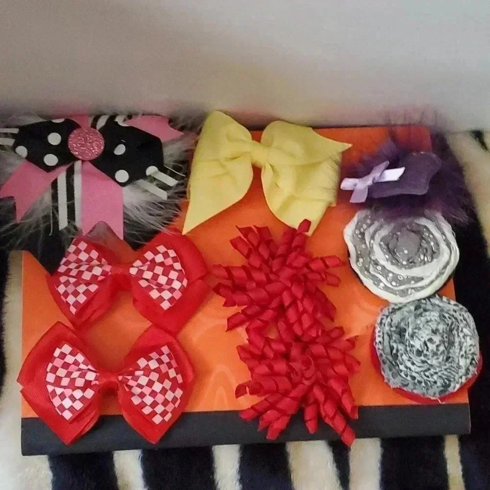 Hair bows - Free When Added To A Bundle.